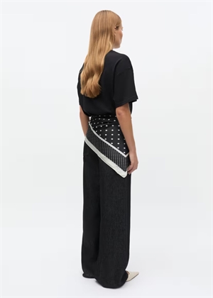 Ennoelia scarf 7412 Black Dot Envii 